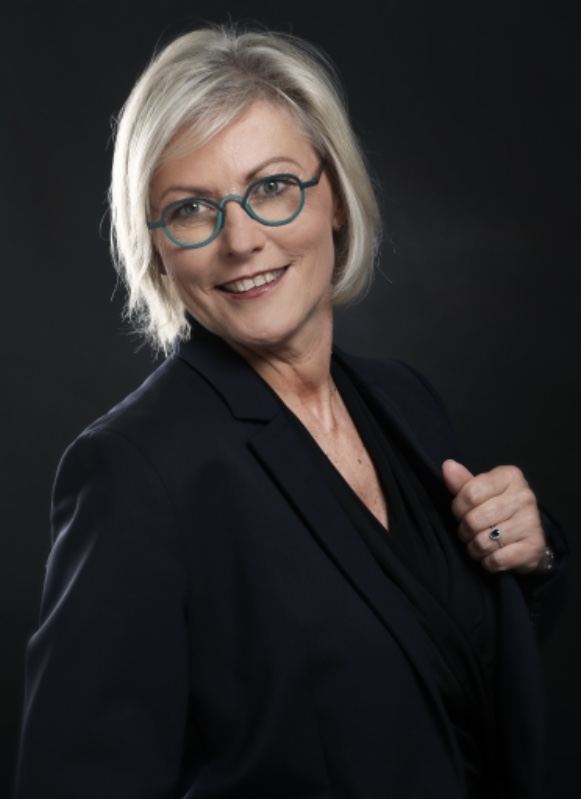 Voiture de collection, électrique, rétrofit, eClassic Cars, Salon de la Chasse 2024 Voiture ancienne, conversion électrique, golf, voiture classique, eClassic Cars Cabriolet classique, voiture de collection, restauration, électrique, conduite, eClassic Cars Tableau de bord vintage, voiture ancienne, restauration, intérieur cuir, eClassic Cars Essai automobile, voiture rétrofitée, électrique, collection, eClassic Cars Recharge voiture ancienne, borne électrique, rétrofit, électrification, eClassic Cars