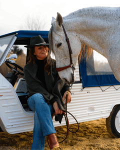eStory et cheval blanc de Camargue