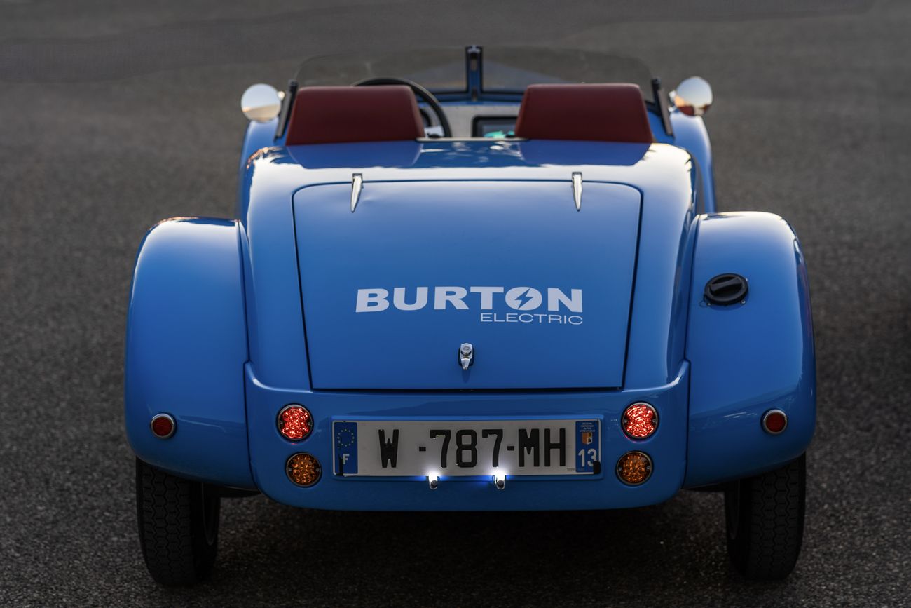 Face arrière de la Burton Electric avec son badge